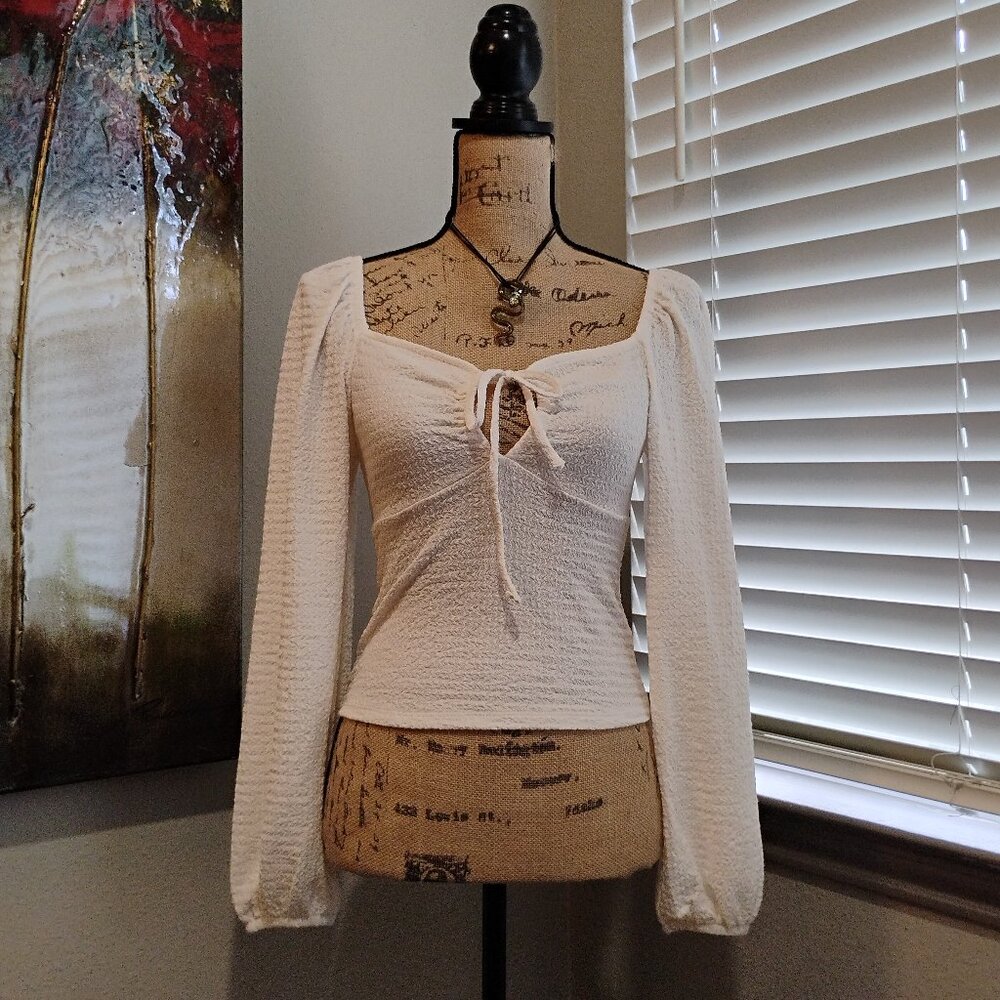 NWT KeyHole Top